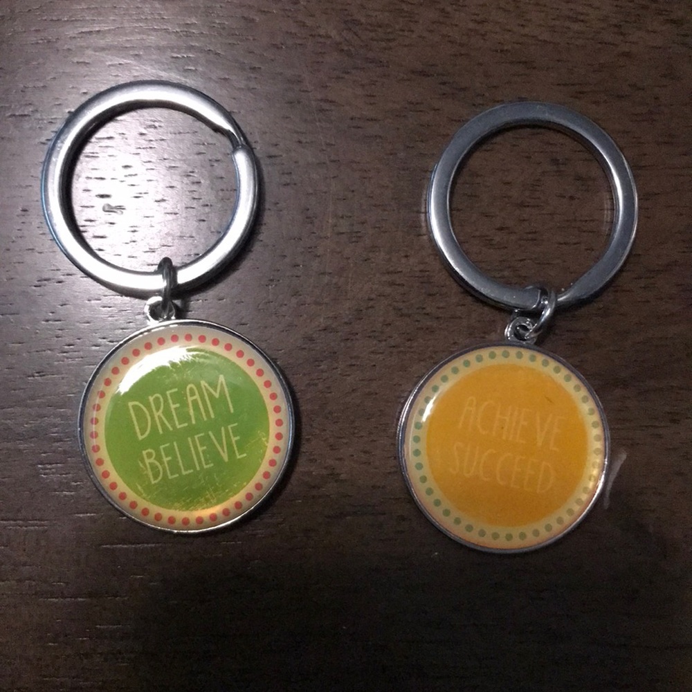 2 Keychains “Dream Believe / Achieve Succeed”